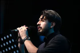 کنسرت &laquo;کبیر&raquo; حسام آرین، خواننده موسیقی پاپ روی صحنه