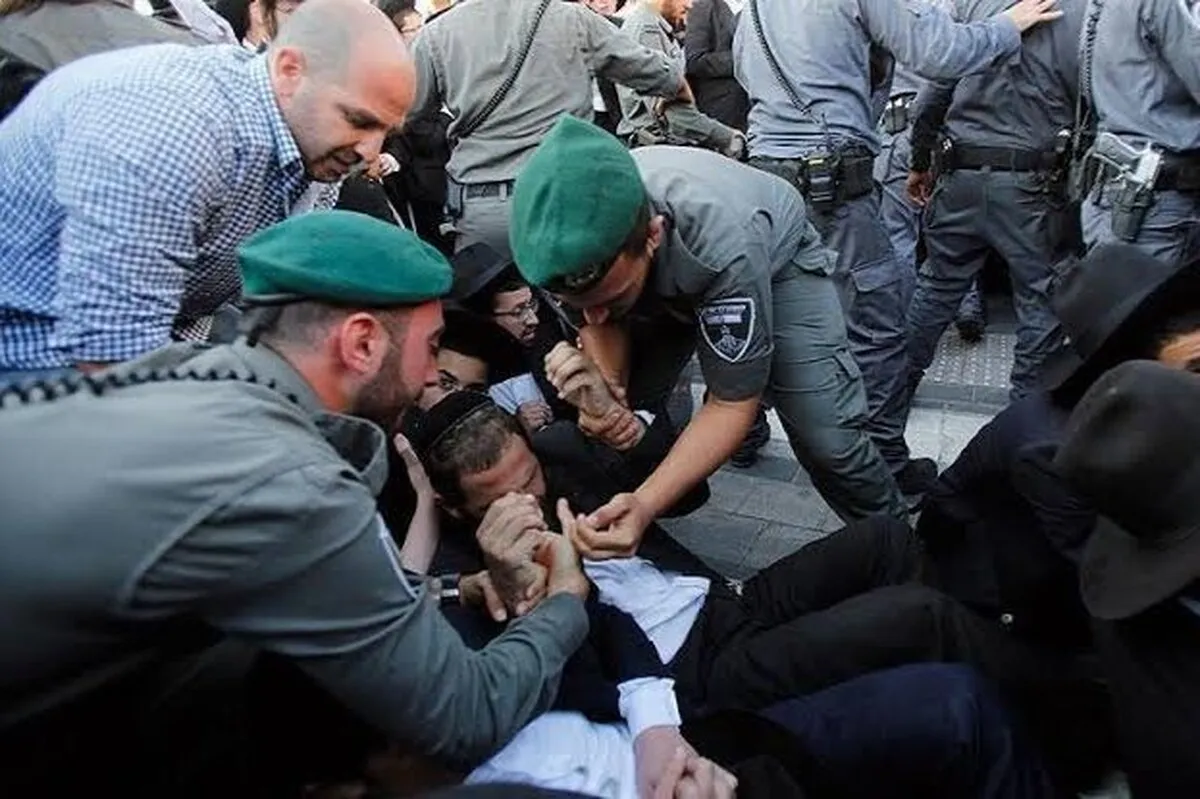 یهودستیزیِ صهیونیست‌ها! | ماجرای پاره کردن یک «کیپا» توسط پلیس اسرائیل