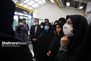 بازدید معاون رییس جهمور در امور زنان و خانواده از کارخانه نوآوری مشهد