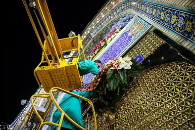 چراغانی و گل آرایی حرم مطهر رضوی به مناسبت میلاد امام رضا (ع)