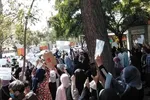 تجمع مهاجران افغانستانی‌ در حمایت از پنجشیر مقابل کنسولگری پاکستان در مشهد + فیلم