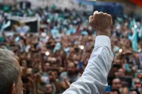 رئیس جمهور یک صلح‌طلب جنگ بلد است