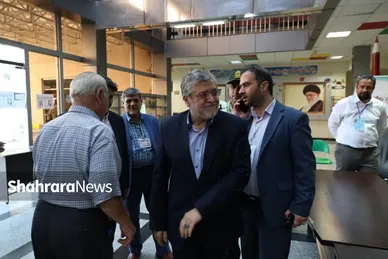 عکس‌هایی از بازدید شهردار مشهد از شعب اخذ رای در سطح شهر