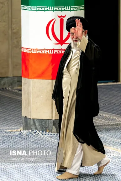 عکس‌هایی از حضور رهبر معظم انقلاب در شعبه اخذ رأی چهاردهمین انتخابات ریاست‌جمهوری