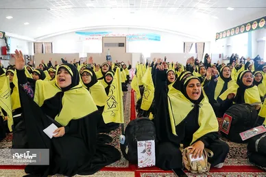 مراسم بدرقه کاروان دانش‌آموزی به راهپیمایی اربعین