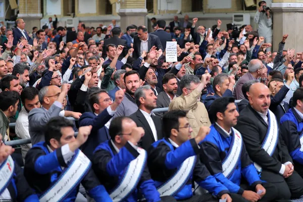 دیدار جمعی از کارگران با مقام معظم رهبری | حضرت آیت‌الله خامنه‌ای: از زحمات جامعه کارگری صمیمانه متشکرم + عکس و فیلم