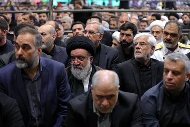 عکس‌هایی از اقامه نماز رهبر انقلاب بر پیکر مجاهد بزرگ شهید اسماعیل هنیه