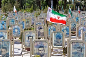 عکس شهیدان بر قبورشان نصب می&zwnj;شود