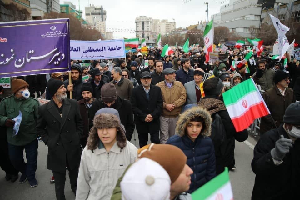 آغاز چهل و یکمین حضور پرشور مردم انقلابی مشهد در راهپیمایی ۲۲ بهمن