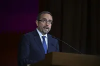 معاون وزارت خارجه آمریکا برای گفتگو درباره افغانستان به قطر و پاکستان سفر می‌کند