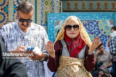 گزارش تصویری | لحظه تحویل سال در حرم مطهر امام رضا (ع)