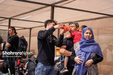 گزارش تصویری | بازدید معاون زنان و خانواده رئیس‌جمهور از روند خروج مهاجران افغانستانی غیرمجاز