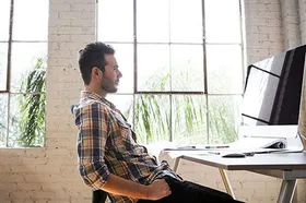اینفوگرافی| نحوه صحیح نشستن برای تایپ کردن و نوشتن