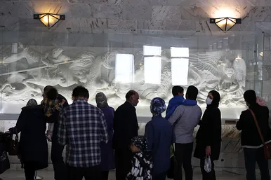 مسافران نوروزی در آرامگاه فردوسی