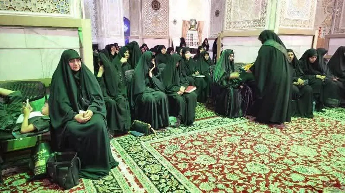 سوگواری بانوان عرب‌زبان در حرم رضوی به مناسبت شهادت امام صادق (ع)