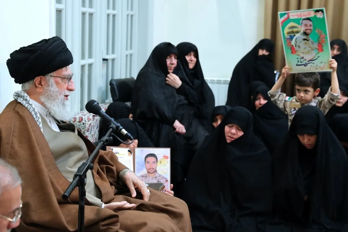 مدافعان حرم در نگاه رهبر انقلاب: آنها شگفت‌انگیز هستند + فیلم