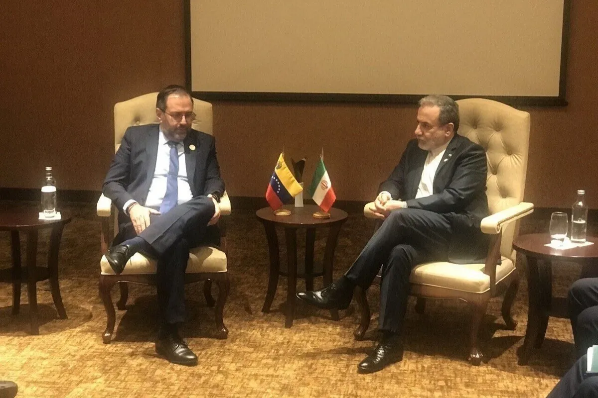 دیدار عراقچی و وزیر خارجه ونزوئلا در کامپالا (۲۳ مهر ۱۴۰۴)
