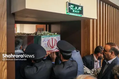 گزارش تصویری | بدرقه پیکر شهید گمنام دفاع مقدس در همایش سالیانه بسیجیان در مشهد