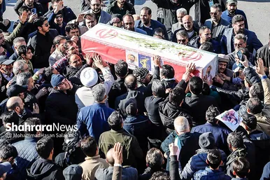 گزارش تصویری | ساعاتی پیش از مراسم تشییع پیکر شهدای مدافع امنیت در مشهد (۲۲ دی ۱۴۰۴)