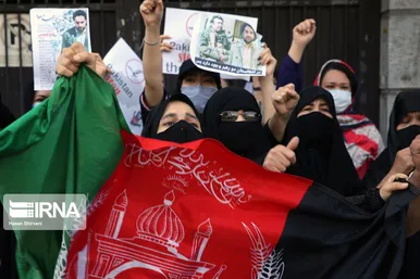 تجمع افغانستانی‌های مقیم تهران و مشهد در مقابل کنسولگری پاکستان