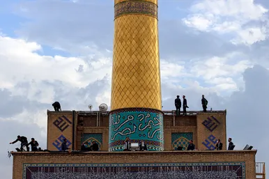 آئین اذن عزای حسینی و تعویض پرچم گنبد حرم مطهر رضوی