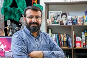 حمید فخار، نام&zwnj;آشنای هنرمندان حوزه گرافیک، کار و تعهد به آرمان&zwnj;ها را در کنار هم قرار داده است