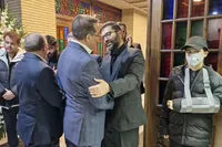 حضور مشاور و دستیار رهبر معظم انقلاب به همراه رئیس‌جمهور در مراسم ترحیم خانواده سقاب‌اصفهانی (۱۷ آذر ۱۴۰۴) + فیلم