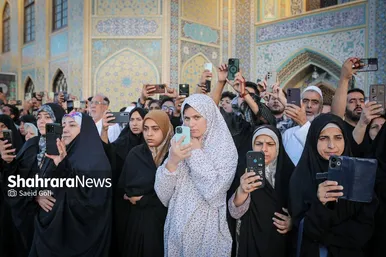 گزارش تصویری | آیین سنتی تعویض پوش ضریح مطهر امام رضا (ع)