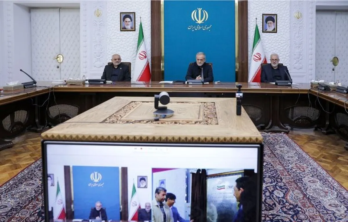 فاز نخست نیروگاه خورشیدی «آفتاب شرق» فولاد مبارکه اصفهان با حضور پزشکیان افتتاح شد