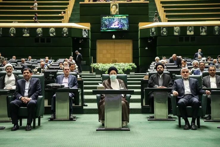 آغاز جلسه علنی مجلس برای بررسی صلاحیت زاهدی‌وفا با حضور رئیسی
