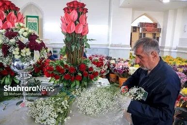 گل آرایی حرم مطهر رضوی در آستانه میلاد امام رضا (ع)