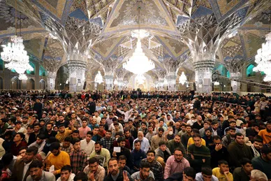 حضور و سخنرانی رهبر انقلاب در اجتماع زائران و مجاوران حرم مطهر رضوی