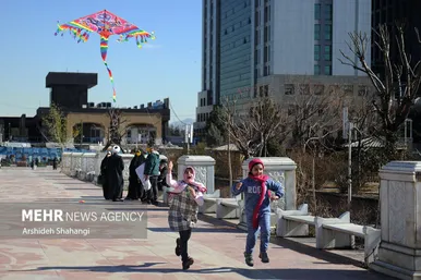 بادبادک‌های همدلی در آسمان تهران