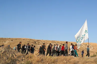 زائران پیاده حرم امام رضا (ع)