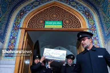 آخرین روز اعتکاف نوجوانان دهه هشتادی در حرم مطهر رضوی