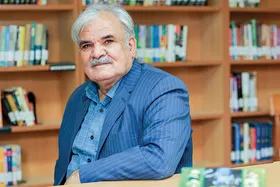 گپ و گفتی با محمد حقیقت&zwnj;خواه، نویسنده و ناشر مشهدی | میانسالیِ پربارتر از جوانی