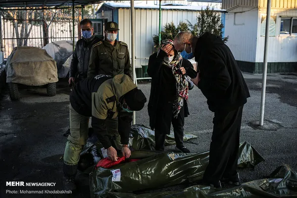 تصاویر تلخ از خانواده‌ جان‌باختگان حادثه سقوط بهمن در ارتفاعات تهران