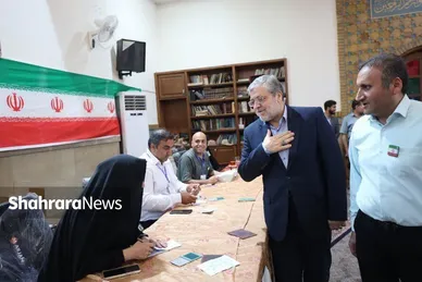 عکس‌هایی از بازدید شهردار مشهد از شعب اخذ رای در سطح شهر