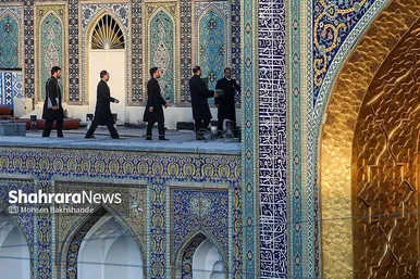 عکس‌هایی از مراسم تعویض پرچم گنبد حرم امام رضا (ع) (۱۷ شهریور ۱۴۰۳)