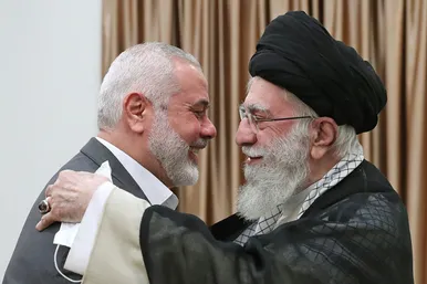 عکس‌هایی از دیدارهای سال‌های گذشته شهید هنیه با رهبر انقلاب اسلامی