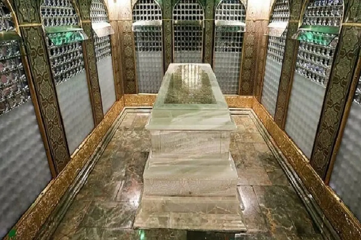 سنگ ۳۶ تنی مضجع حرم مطهر امام رضا(ع) چگونه ساخته شد؟