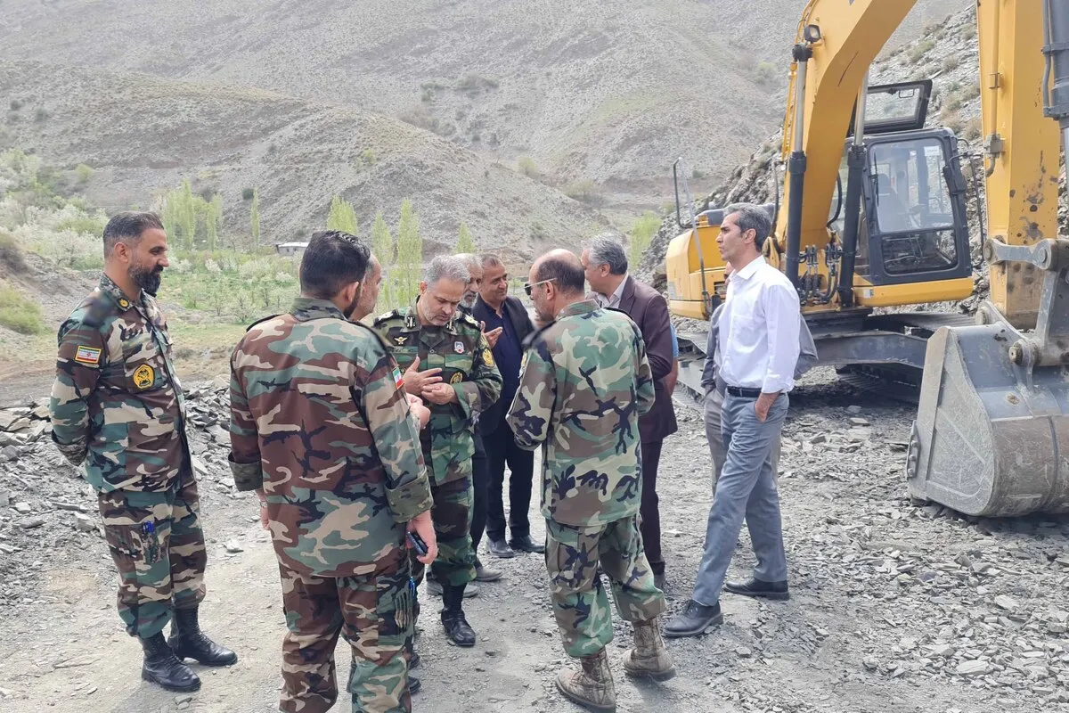 جاده روستایی زشک به منظور تسهیل تردد و انجام گازرسانی تعریض می‌شود