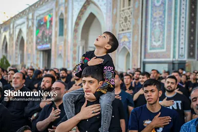 تصاویری از آئین چهارپایه خوانی عصر شهادت امام رضا (ع) در حرم مطهر رضوی
