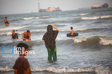 گزارش تصویری | آخرین چهارشنبه ماه صفر در ساحل بندرعباس