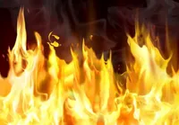 وقوع آتش‌‌سوزی حین اجرای موتورسواری روی دیوار مرگ در شهربازی جهرم+ فیلم