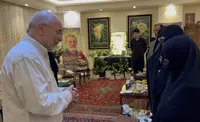 رئیس مجلس با خانواده شهیدان لاریجانی دیدار کرد