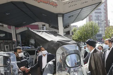 حضور رئیس جمهور در جایگاه توزیع سوخت