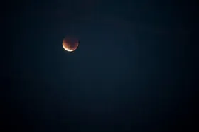 وقوع ماه گرفتگی در آسمان ۱۰ آذرماه + جزئیات