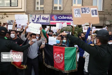 تجمع افغانستانی‌های مقیم تهران و مشهد در مقابل کنسولگری پاکستان
