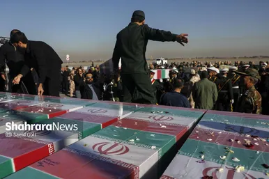 گزارش تصویری | مراسم استقبال از پیکر‌های مطهر ۱۴ شهید گمنام دفاع مقدس در مشهد (۶ آذر ۱۴۰۳)